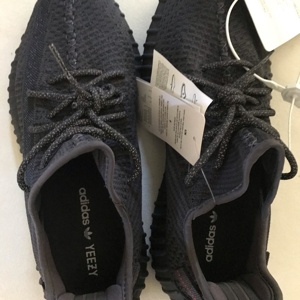 Yeezy Boost 350 V2 authentic shoes